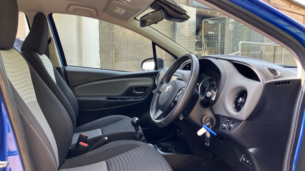 Toyota Yaris 1.5 VVT-i Icon Tech 5dr Petrol Hatchback - Image 12