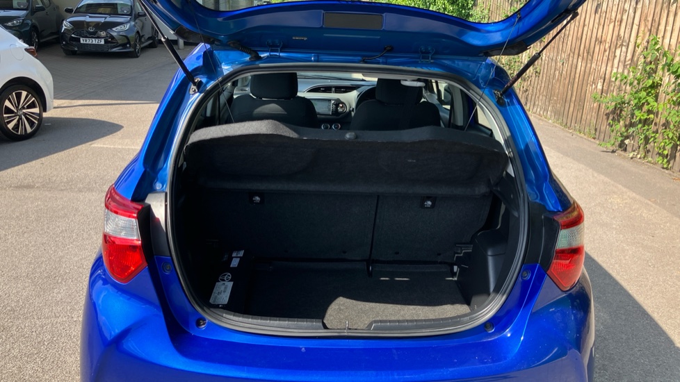 Toyota Yaris 1.5 VVT-i Icon Tech 5dr Petrol Hatchback - Image 13