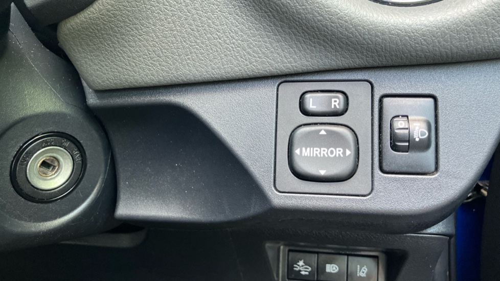 Toyota Yaris 1.5 VVT-i Icon Tech 5dr Petrol Hatchback - Image 16