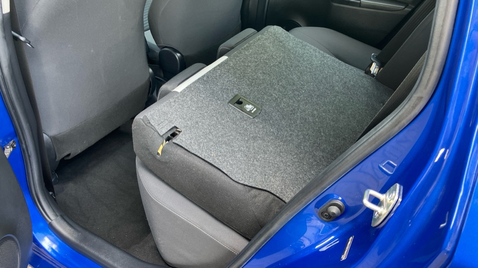 Toyota Yaris 1.5 VVT-i Icon Tech 5dr Petrol Hatchback - Image 18