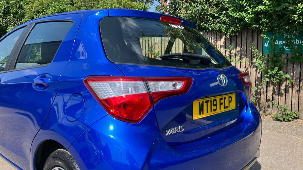 Toyota Yaris 1.5 VVT-i Icon Tech 5dr Petrol Hatchback - Image 21