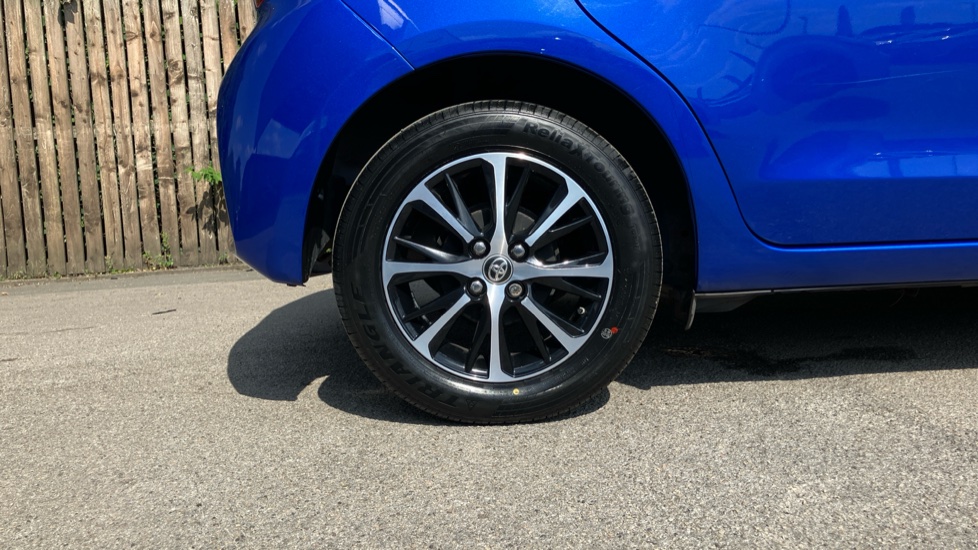 Toyota Yaris 1.5 VVT-i Icon Tech 5dr Petrol Hatchback - Image 25