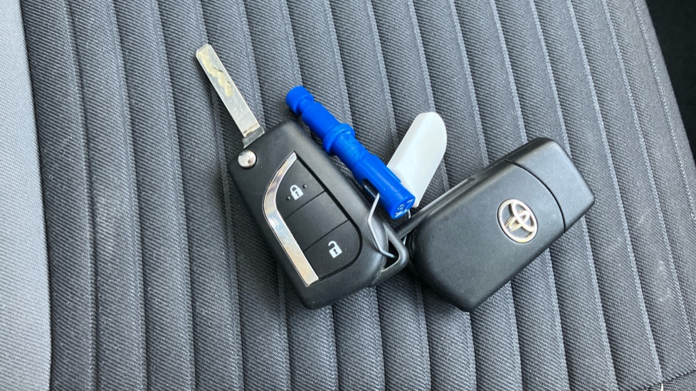 Toyota Yaris 1.5 VVT-i Icon Tech 5dr Petrol Hatchback - Image 28
