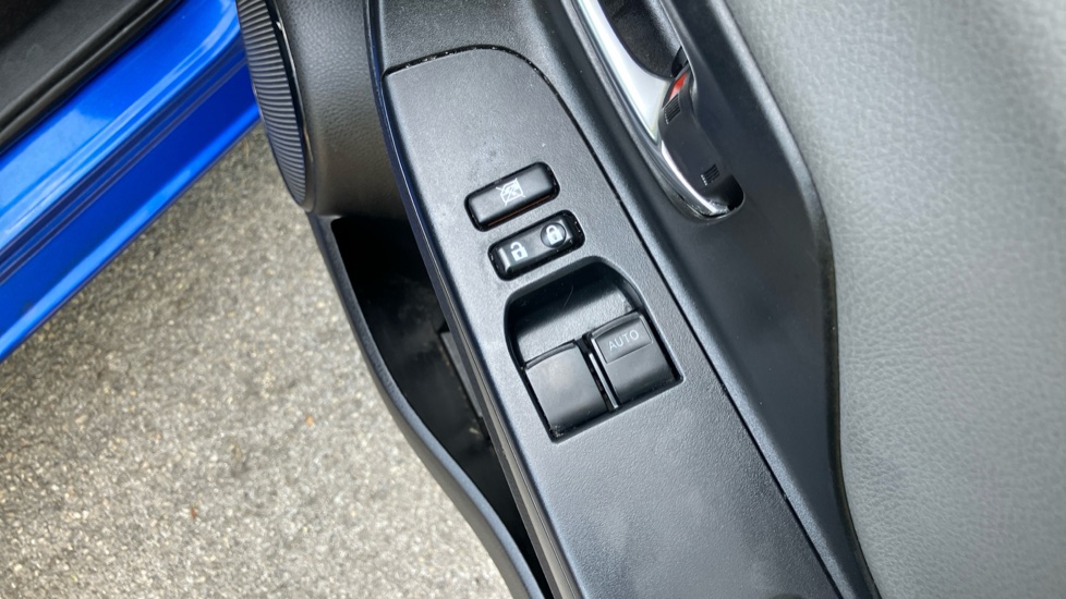 Toyota Yaris 1.5 VVT-i Icon Tech 5dr Petrol Hatchback - Image 30