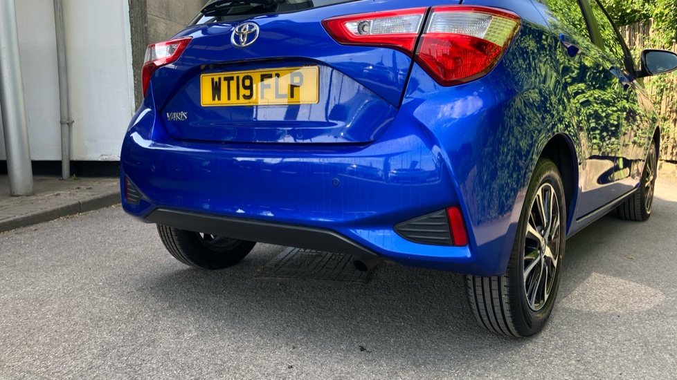 Toyota Yaris 1.5 VVT-i Icon Tech 5dr Petrol Hatchback - Image 31
