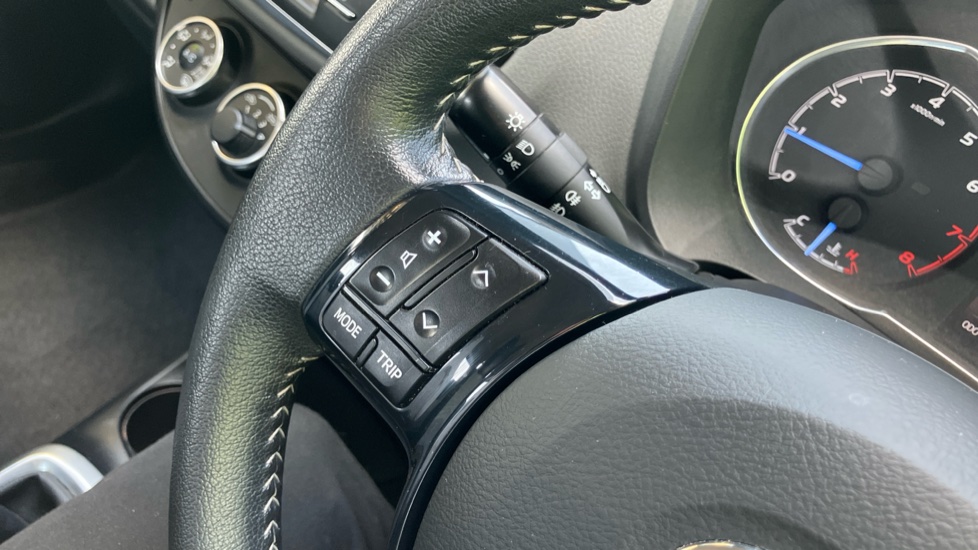 Toyota Yaris 1.5 VVT-i Icon Tech 5dr Petrol Hatchback - Image 33
