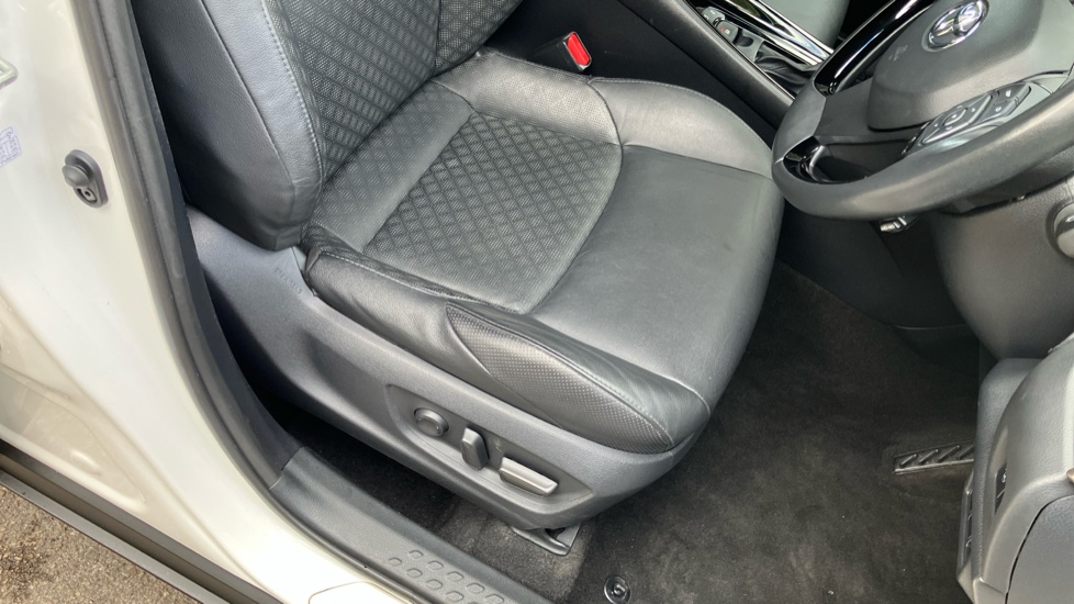 Toyota C-HR 1.8 Hybrid Excel 5dr CVT Hybrid Hatchback - Image 17