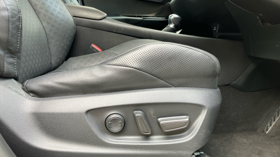Toyota C-HR 1.8 Hybrid Excel 5dr CVT Hybrid Hatchback - Image 30