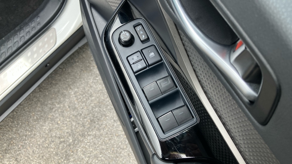 Toyota C-HR 1.8 Hybrid Excel 5dr CVT Hybrid Hatchback - Image 31