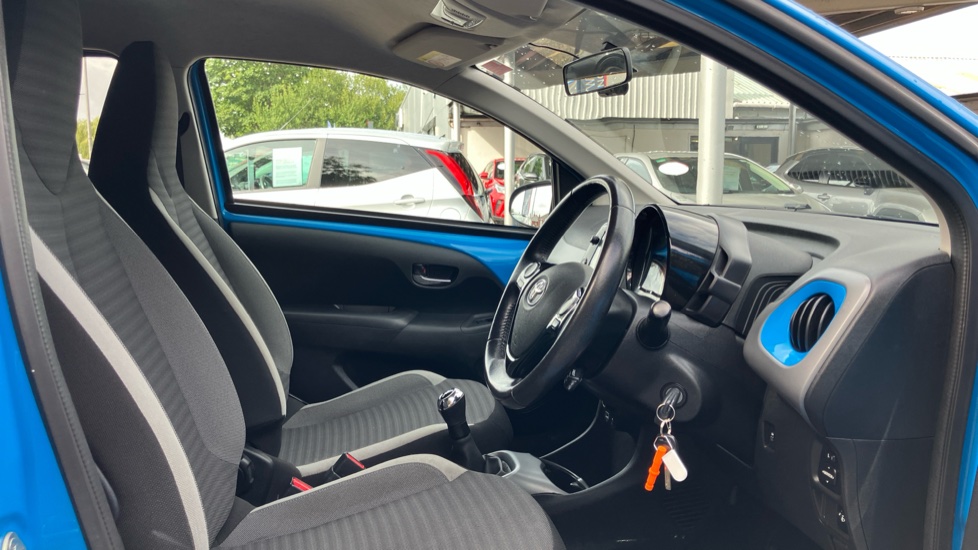 Toyota Aygo 1.0 VVT-i X-Press 5dr Petrol Hatchback - Image 12