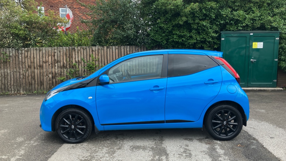 Toyota Aygo 1.0 VVT-i X-Press 5dr Petrol Hatchback - Image 24