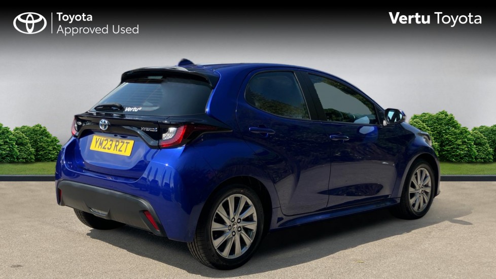 Toyota Yaris 1.5 Hybrid Icon 5dr CVT Hybrid Hatchback - Image 2