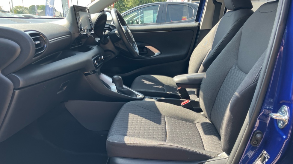 Toyota Yaris 1.5 Hybrid Icon 5dr CVT Hybrid Hatchback - Image 5