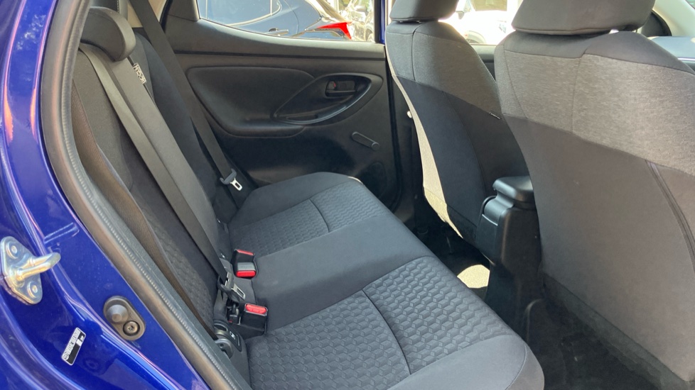 Toyota Yaris 1.5 Hybrid Icon 5dr CVT Hybrid Hatchback - Image 8