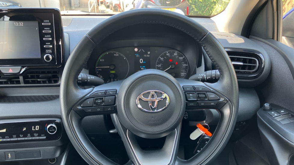 Toyota Yaris 1.5 Hybrid Icon 5dr CVT Hybrid Hatchback - Image 10