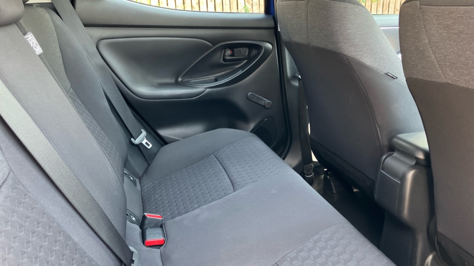 Toyota Yaris 1.5 Hybrid Icon 5dr CVT Hybrid Hatchback - Image 15