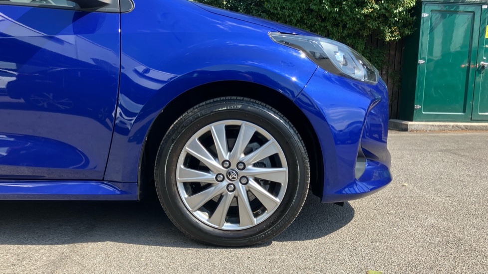 Toyota Yaris 1.5 Hybrid Icon 5dr CVT Hybrid Hatchback - Image 25