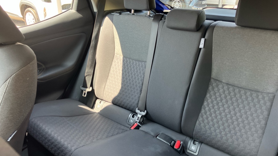 Toyota Yaris 1.5 Hybrid Icon 5dr CVT Hybrid Hatchback - Image 34