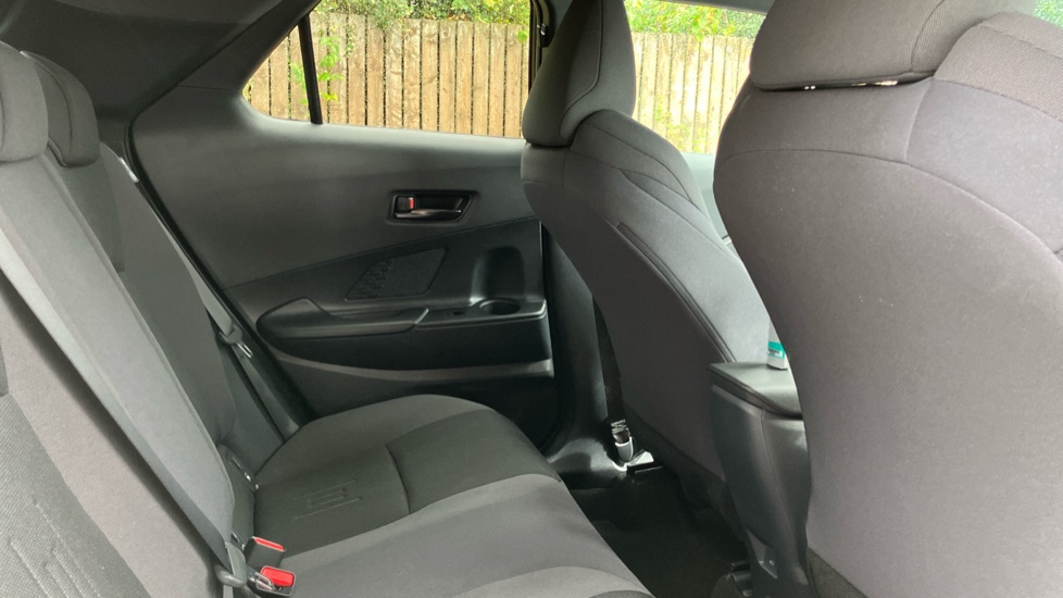 Toyota C-HR 1.8 Hybrid Design 5dr CVT Hybrid Hatchback - Image 8