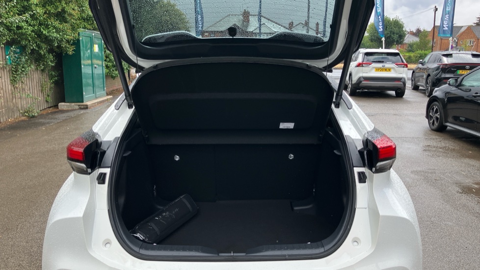Toyota C-HR 1.8 Hybrid Design 5dr CVT Hybrid Hatchback - Image 13