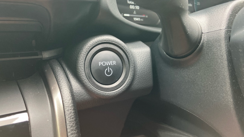 Toyota C-HR 1.8 Hybrid Design 5dr CVT Hybrid Hatchback - Image 16