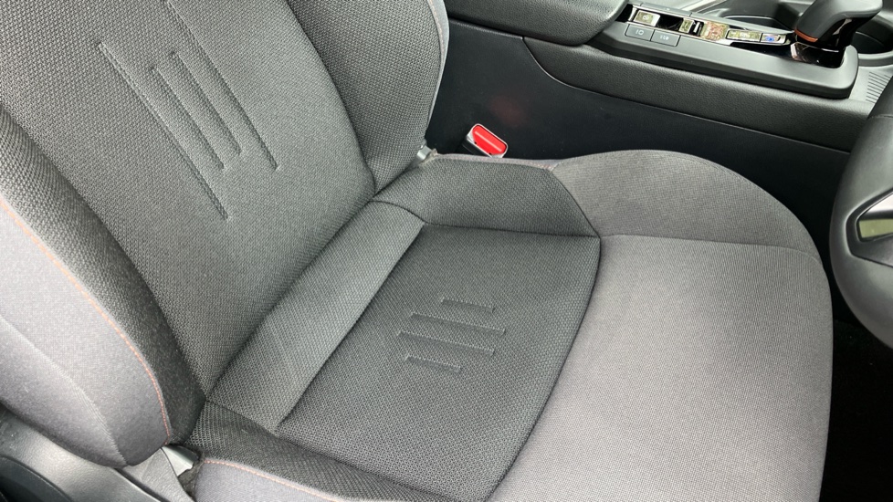 Toyota C-HR 1.8 Hybrid Design 5dr CVT Hybrid Hatchback - Image 17