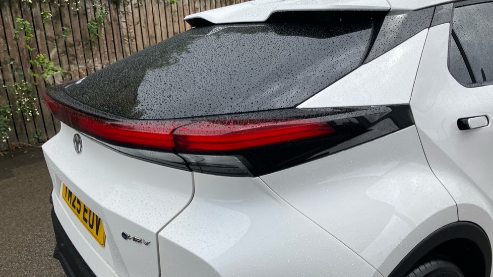 Toyota C-HR 1.8 Hybrid Design 5dr CVT Hybrid Hatchback - Image 21