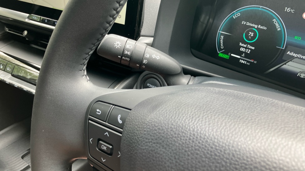 Toyota C-HR 1.8 Hybrid Design 5dr CVT Hybrid Hatchback - Image 30