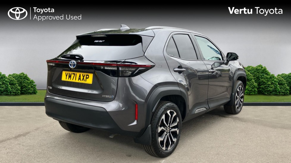 Toyota Yaris Cross 1.5 Hybrid Design 5dr CVT Hybrid Estate - Image 2