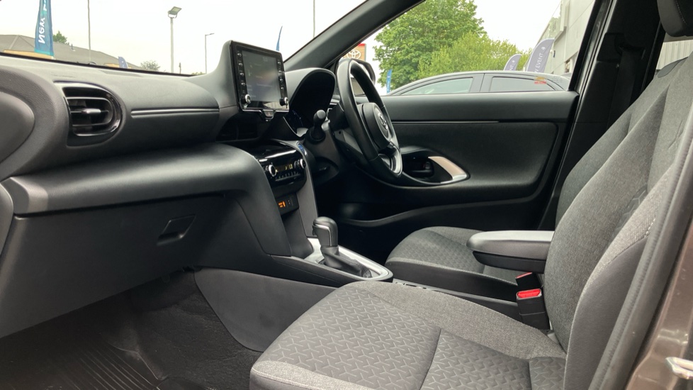 Toyota Yaris Cross 1.5 Hybrid Design 5dr CVT Hybrid Estate - Image 5