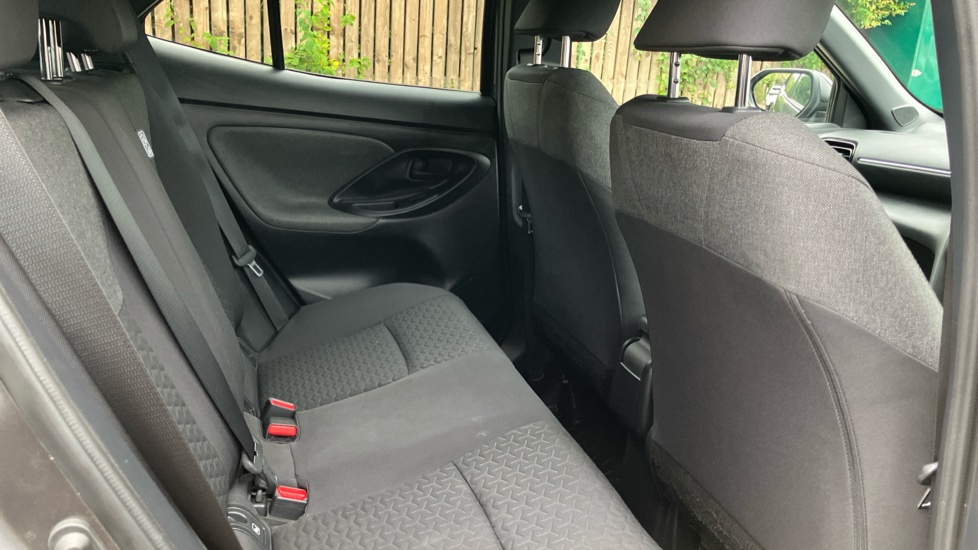 Toyota Yaris Cross 1.5 Hybrid Design 5dr CVT Hybrid Estate - Image 8