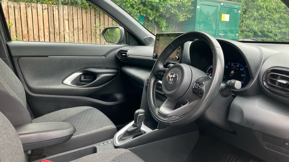 Toyota Yaris Cross 1.5 Hybrid Design 5dr CVT Hybrid Estate - Image 12