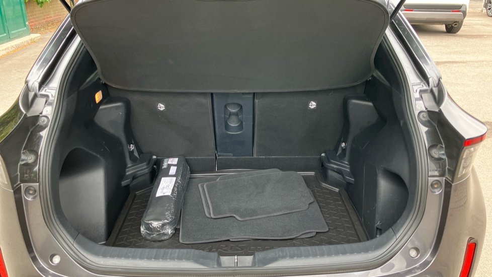 Toyota Yaris Cross 1.5 Hybrid Design 5dr CVT Hybrid Estate - Image 13