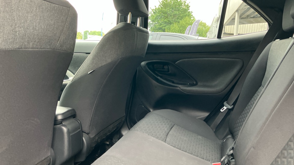 Toyota Yaris Cross 1.5 Hybrid Design 5dr CVT Hybrid Estate - Image 15