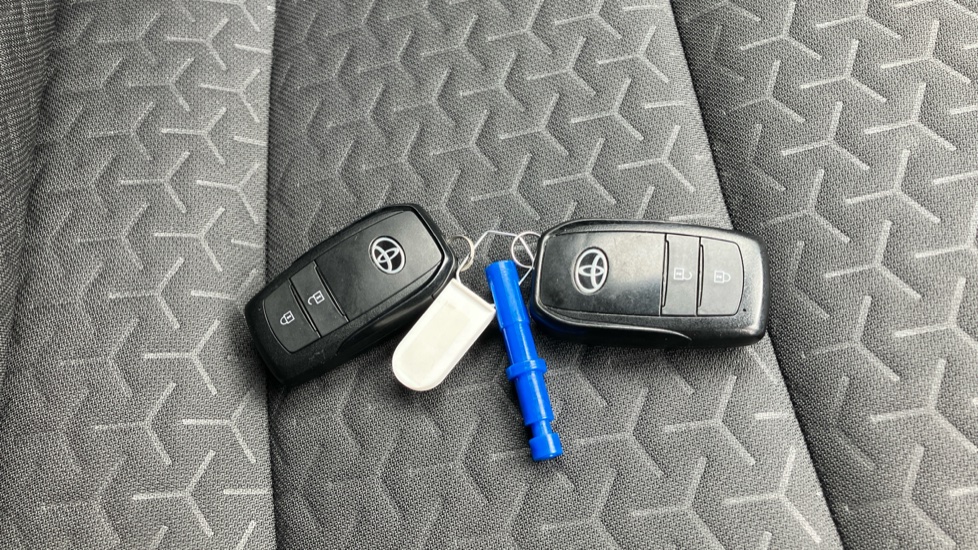 Toyota Yaris Cross 1.5 Hybrid Design 5dr CVT Hybrid Estate - Image 28