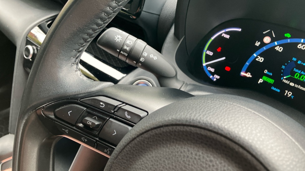 Toyota Yaris Cross 1.5 Hybrid Design 5dr CVT Hybrid Estate - Image 31