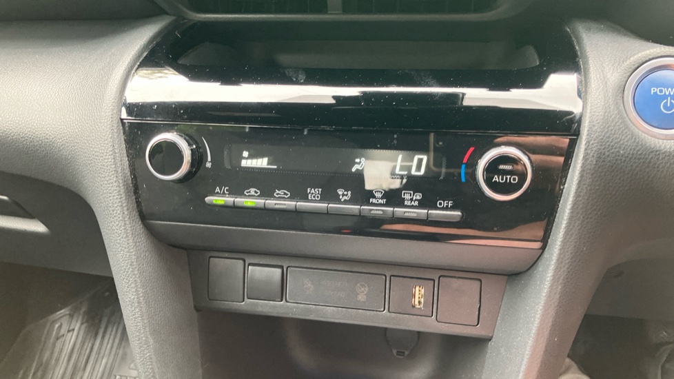Toyota Yaris Cross 1.5 Hybrid Design 5dr CVT Hybrid Estate - Image 33