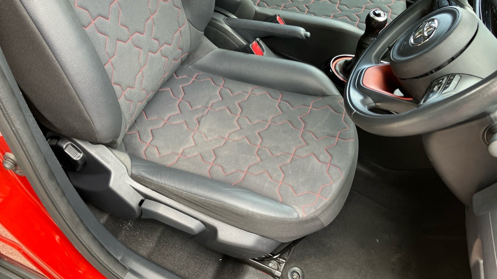 Toyota Aygo X 1.0 VVT-i Exclusive 5dr Petrol Hatchback - Image 17