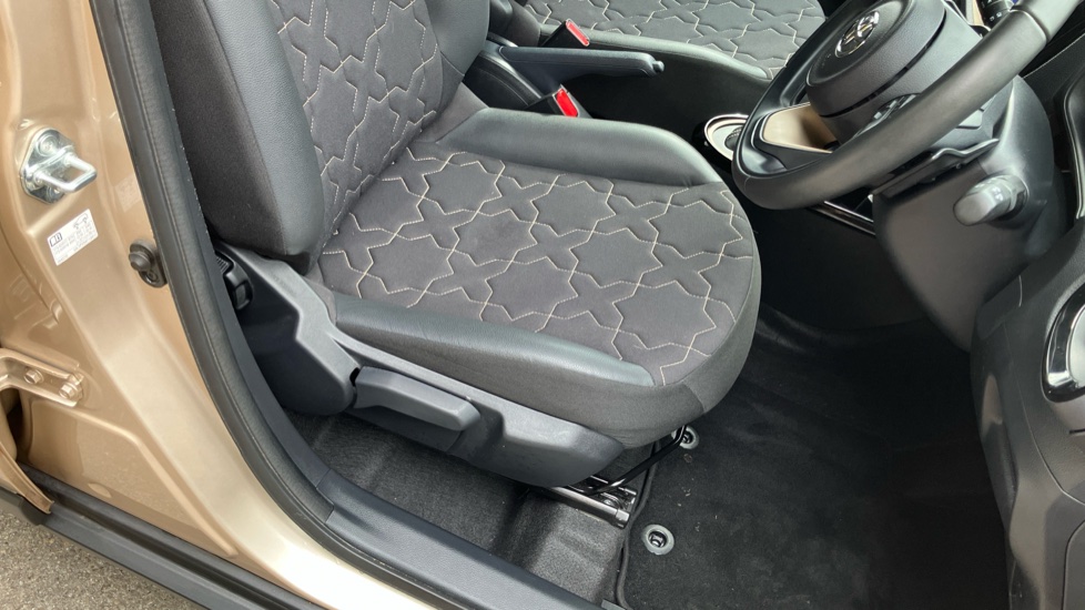 Toyota Aygo X 1.0 VVT-i Exclusive 5dr Auto Petrol Hatchback - Image 17