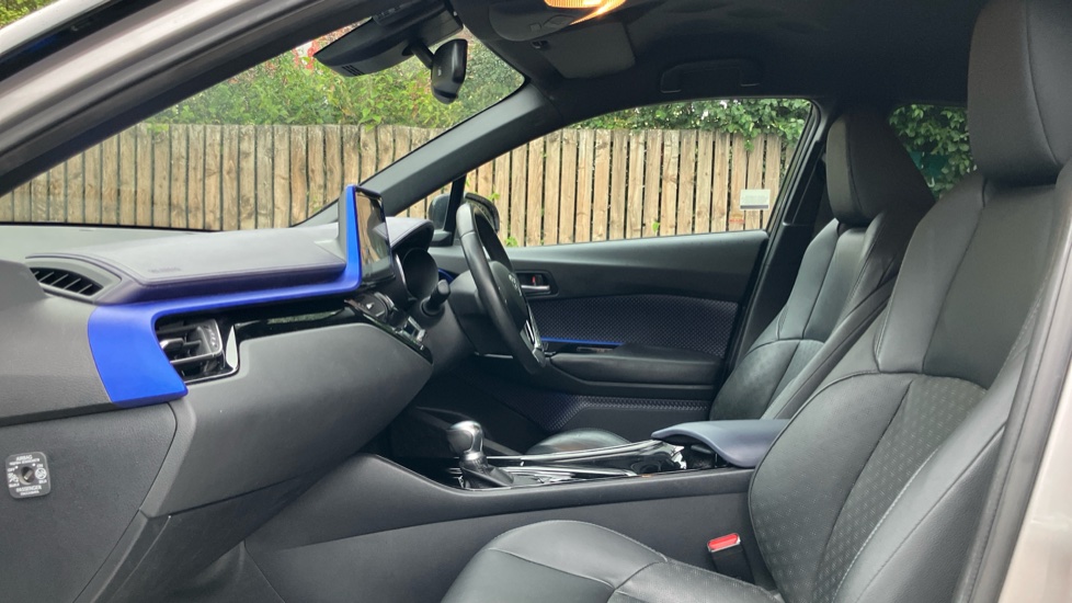 Toyota C-HR 1.8 Hybrid Dynamic 5dr CVT Hybrid Hatchback - Image 5