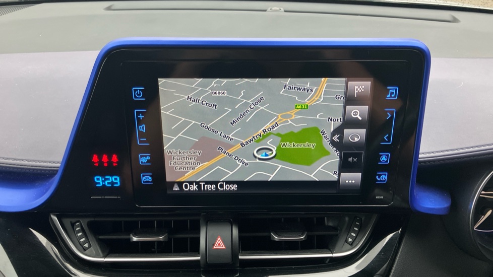 Toyota C-HR 1.8 Hybrid Dynamic 5dr CVT Hybrid Hatchback - Image 9