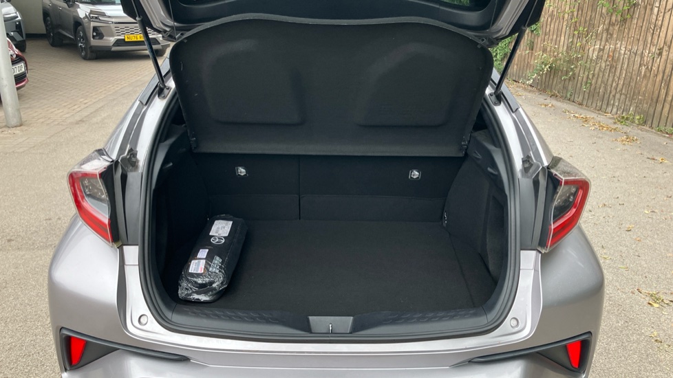 Toyota C-HR 1.8 Hybrid Dynamic 5dr CVT Hybrid Hatchback - Image 13