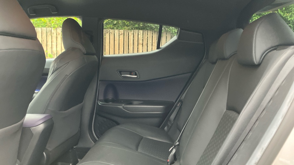 Toyota C-HR 1.8 Hybrid Dynamic 5dr CVT Hybrid Hatchback - Image 15