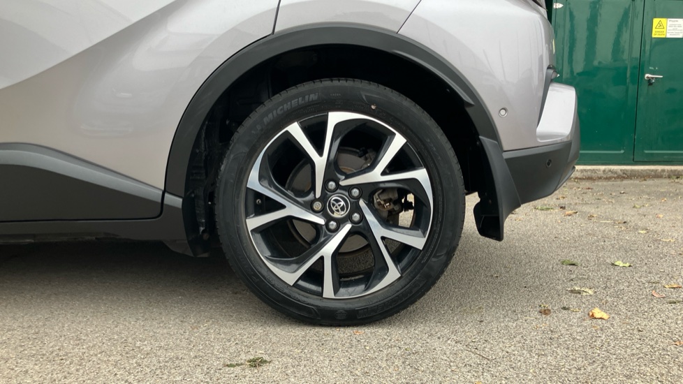 Toyota C-HR 1.8 Hybrid Dynamic 5dr CVT Hybrid Hatchback - Image 25