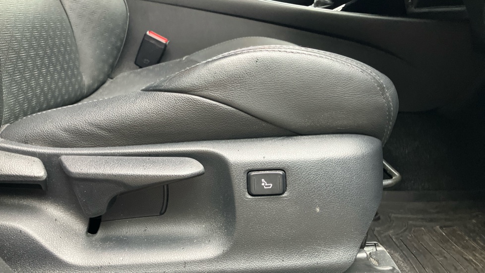 Toyota C-HR 1.8 Hybrid Dynamic 5dr CVT Hybrid Hatchback - Image 30