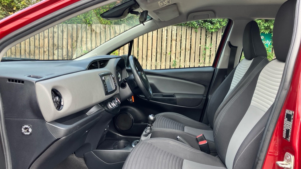 Toyota Yaris 1.5 VVT-i Icon Tech 5dr Petrol Hatchback - Image 5