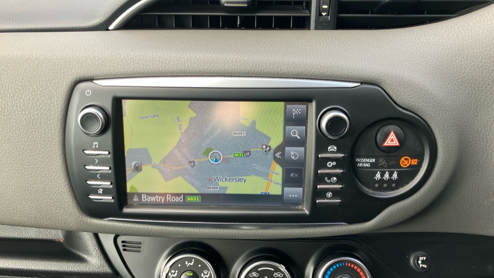 Toyota Yaris 1.5 VVT-i Icon Tech 5dr Petrol Hatchback - Image 9