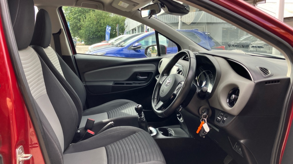 Toyota Yaris 1.5 VVT-i Icon Tech 5dr Petrol Hatchback - Image 12