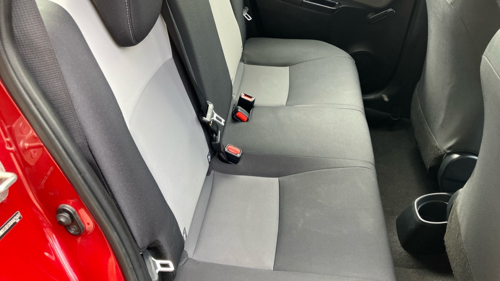 Toyota Yaris 1.5 VVT-i Icon Tech 5dr Petrol Hatchback - Image 14