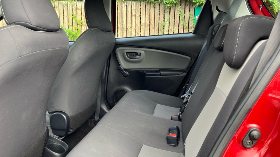 Toyota Yaris 1.5 VVT-i Icon Tech 5dr Petrol Hatchback - Image 15